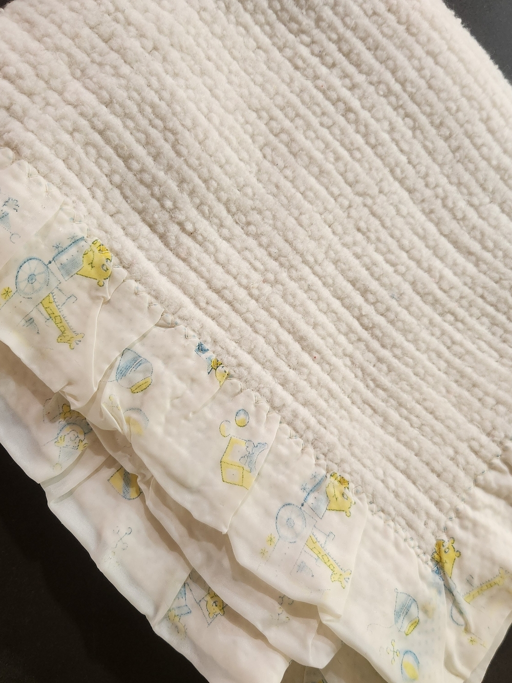 VINTAGE 70s -Soft Cream Baby Crib Blanket with Yellow & Blue Animal Print Ruffle